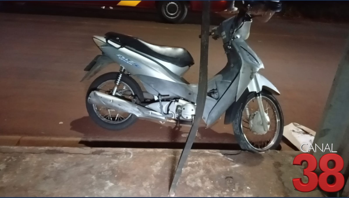 Motociclista cai após passar por quebra-molas recém-instalado na Vila Nova, em Apucarana