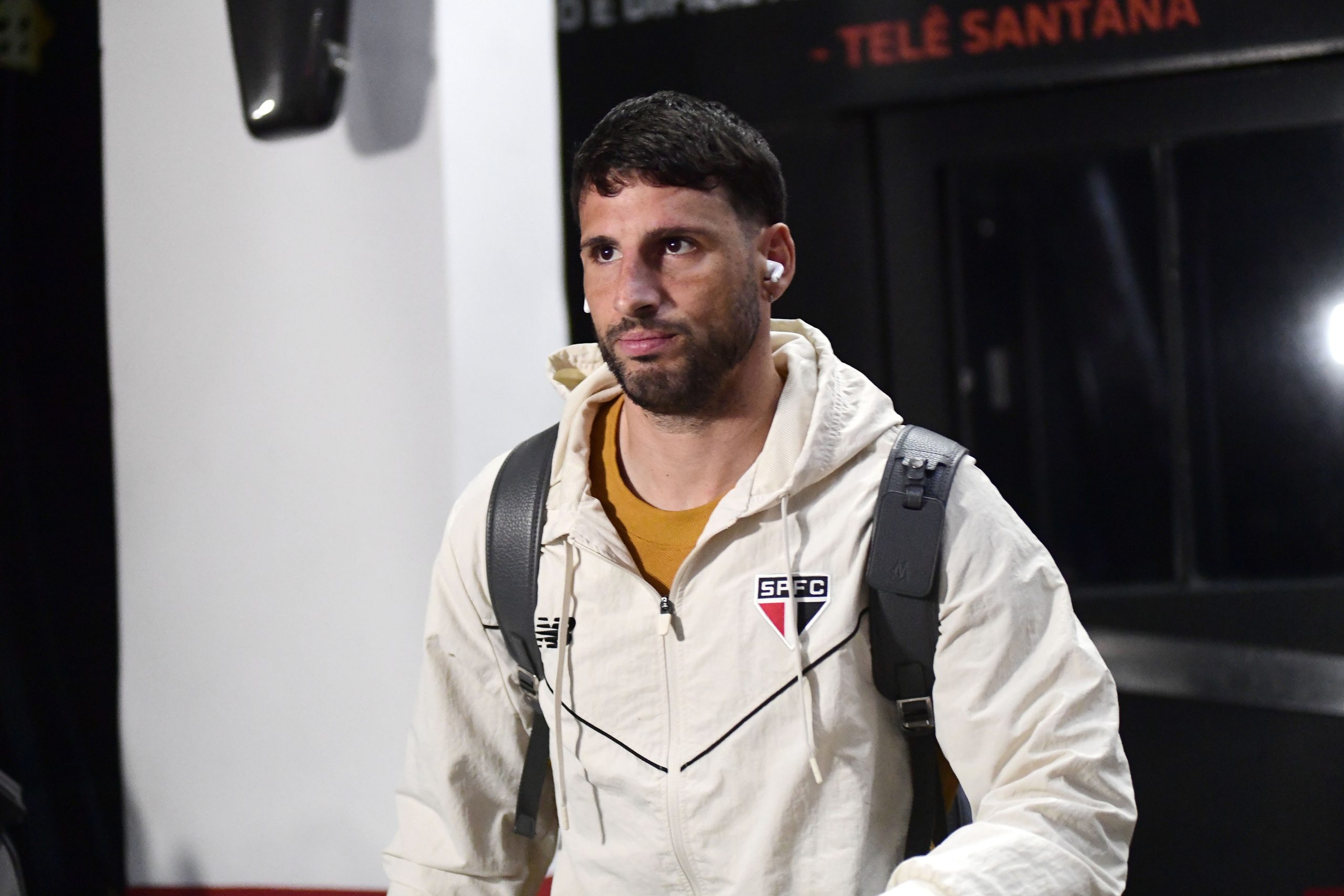 Escalação do São Paulo: Calleri e Artur desfalcam contra Mirassol