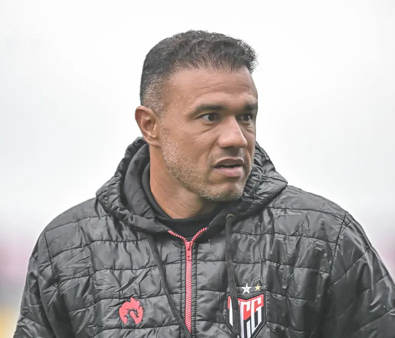 Atlético-GO cresce na Série B, e Roger Silva destaca confiança da diretoria