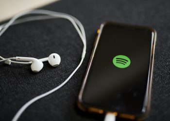 Assinantes do Spotify terão direito a 12 horas mensais de audiolivros, afirma empresa