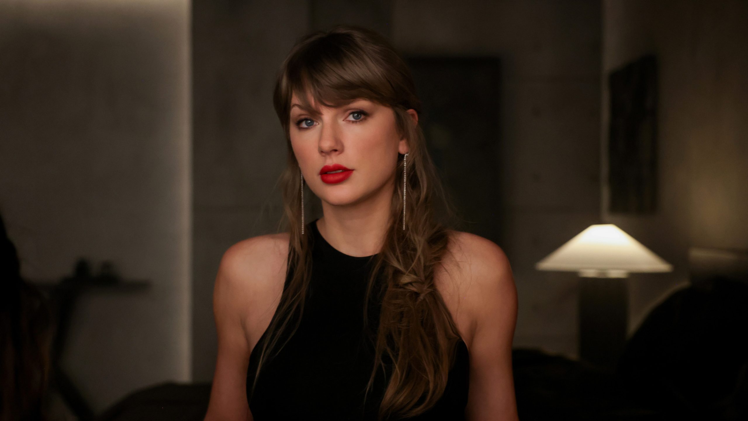 Taylor Swift libera novas versões de “Patient Zero” nas plataformas digitais