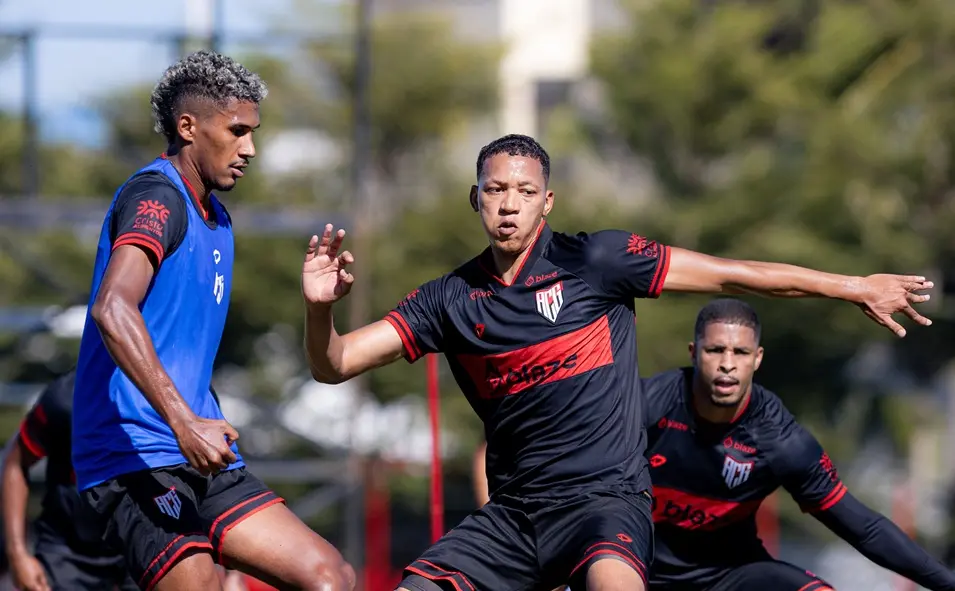 Reforços já treinam, mas transfer ban impede inscrições de jogadores no Atlético-GO