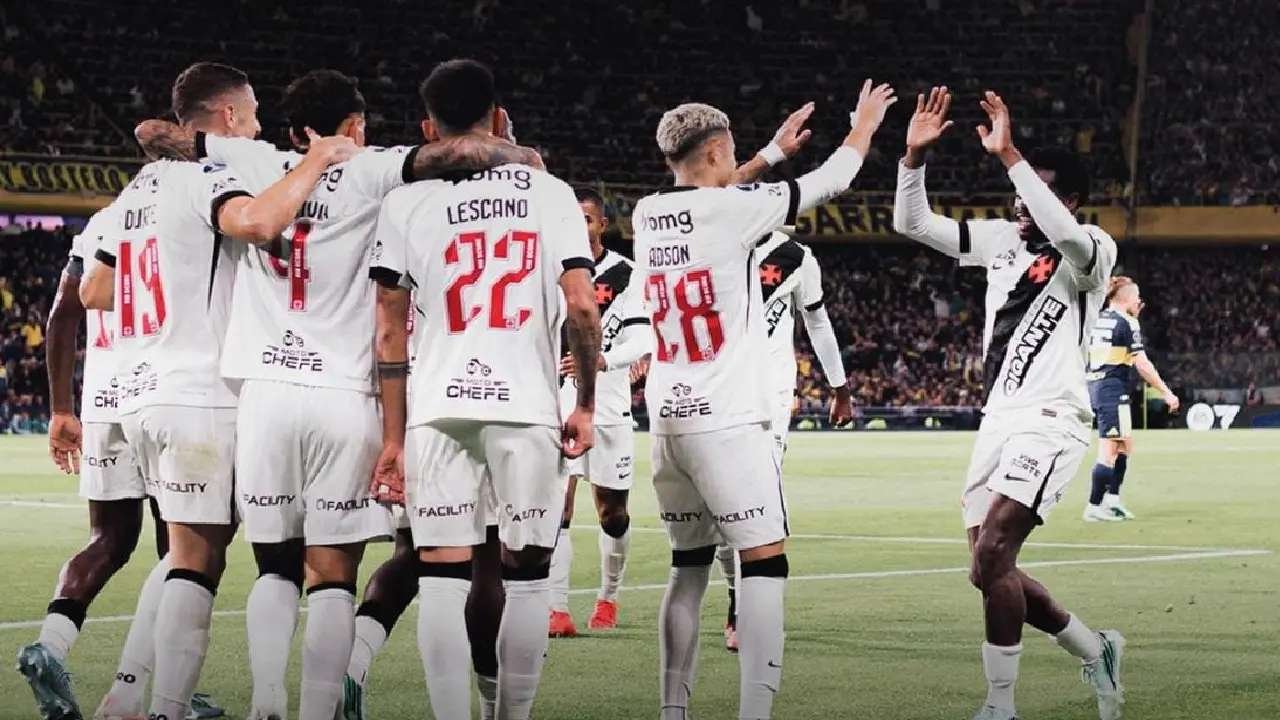 Vasco vence o Boca Júniors com um a menos em La Bombonera