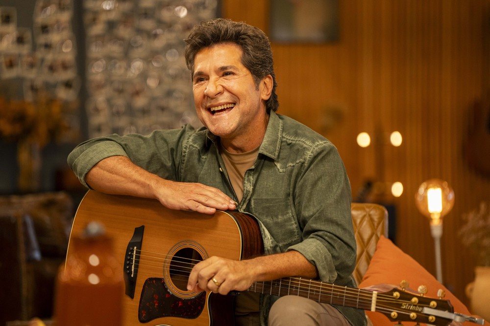 Aos 58 anos, famoso cantor sertanejo fala sobre envelhecimento e revela que faz procedimentos estéticos: “Me rendi”