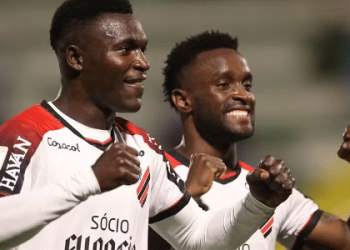 Viveros amplia artilharia, Athletico-PR goleia Chape e assume 3º lugar