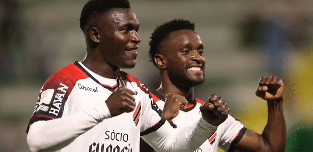 Viveros amplia artilharia, Athletico-PR goleia Chape e assume 3º lugar
