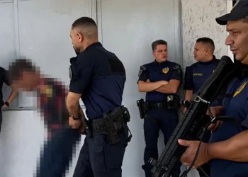 Homem que invadiu escola em Senador Canedo estava bêbado e queria ver o filho, diz GCM