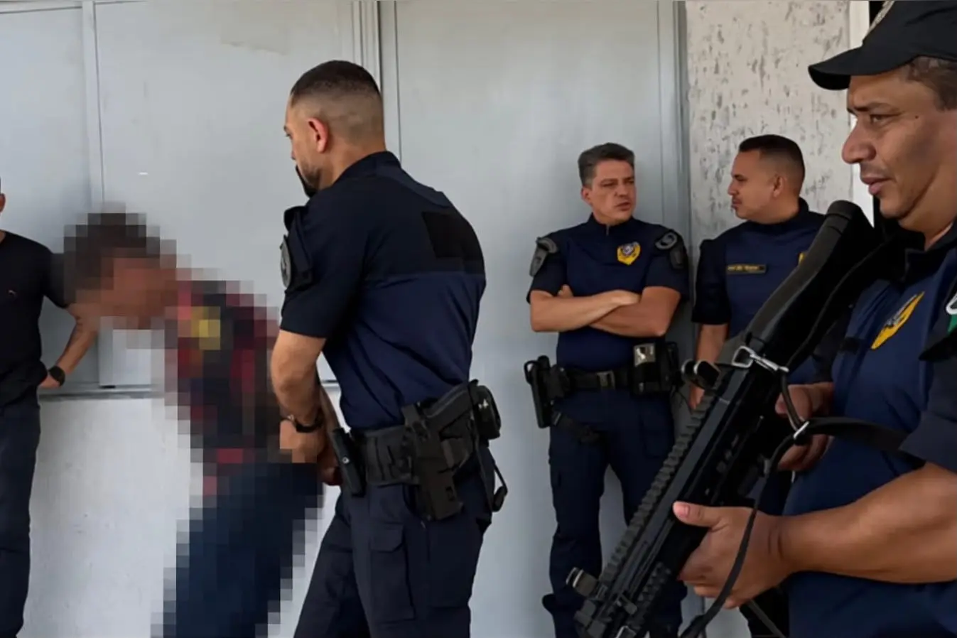 Homem que invadiu escola em Senador Canedo estava bêbado e queria ver o filho, diz GCM