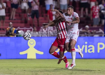De volta ao topo! Vila Nova vence Náutico nos Aflitos e reassume liderança da Série B