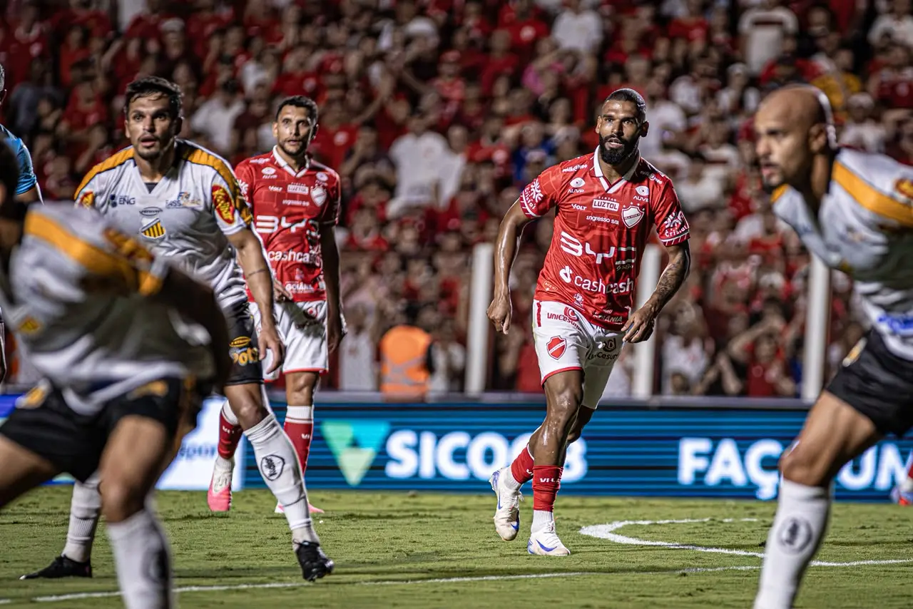 Virada e frustração! Vila Nova sofre empate do Novorizontino no final e segue líder da Série B