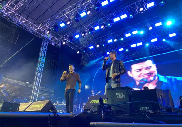 Em esquenta para 2027, Marcos & Belutti agitam o recinto da Expo Artur